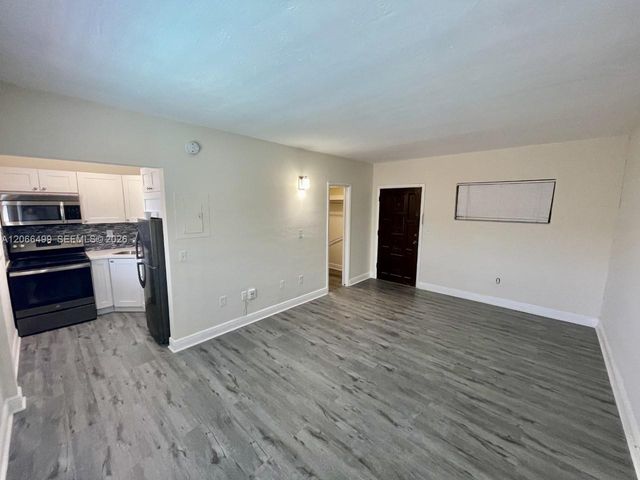 218 Santillane Avenue 21, Coral Gables, FL 33134