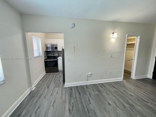 218 Santillane Avenue 21, Coral Gables, FL 33134