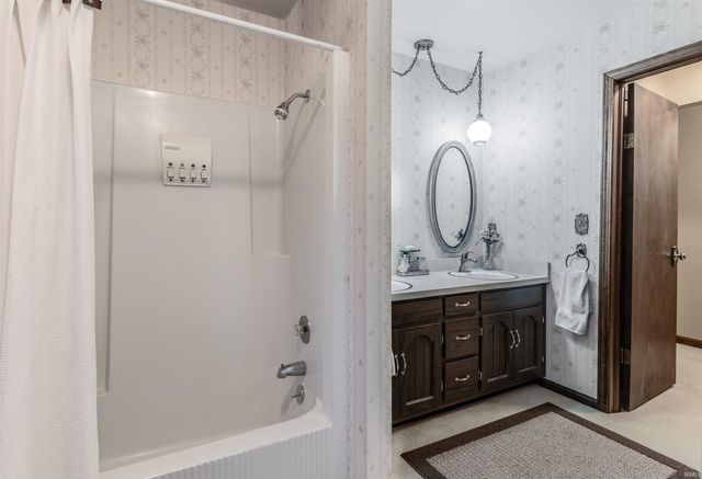 13725 Old State Road, Evansville, IN 47725