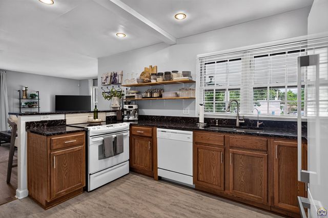 617 SW Warren AVE, Topeka, KS 66606