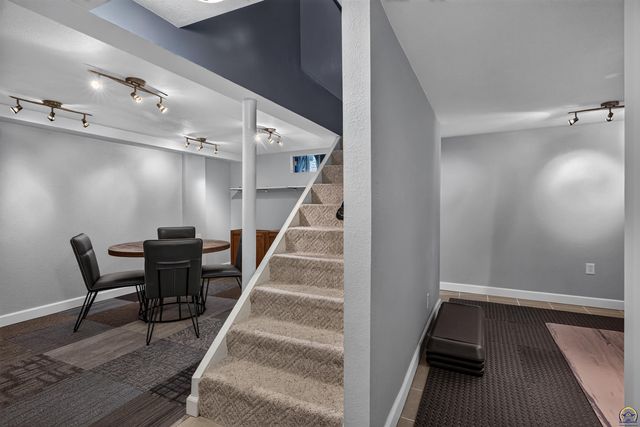 617 SW Warren AVE, Topeka, KS 66606