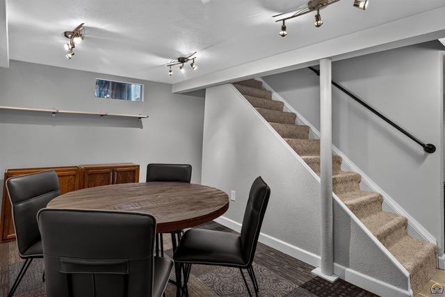617 SW Warren AVE, Topeka, KS 66606