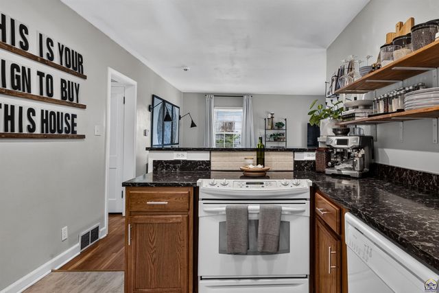 617 SW Warren AVE, Topeka, KS 66606
