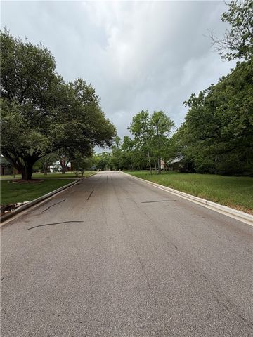 1011 Holt Street, College Station, TX 77840