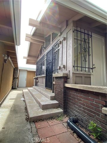 1331 Atlantic Avenue, Long Beach, CA 90813