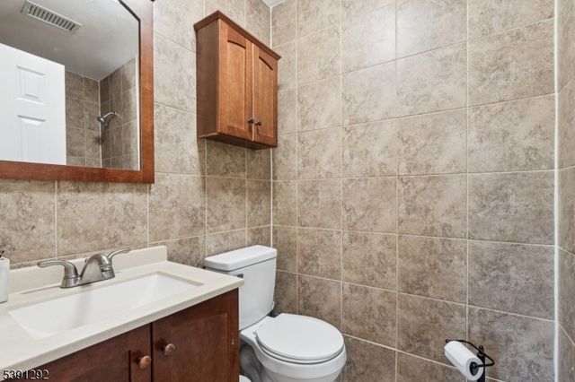 2 Michael Ct, Old Bridge Twp., NJ 08857