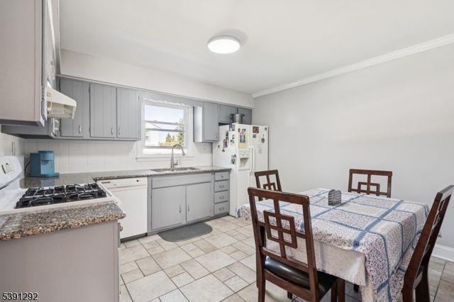 2 Michael Ct, Old Bridge Twp., NJ 08857