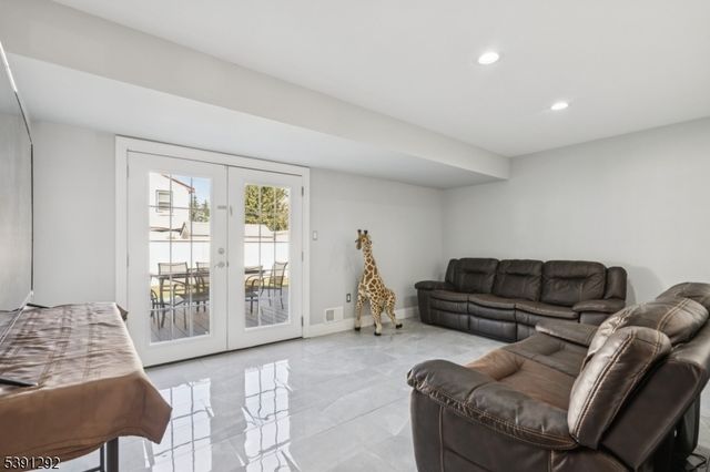 2 Michael Ct, Old Bridge Twp., NJ 08857