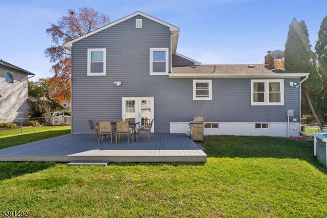 2 Michael Ct, Old Bridge Twp., NJ 08857