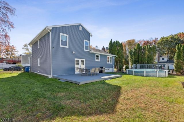 2 Michael Ct, Old Bridge Twp., NJ 08857