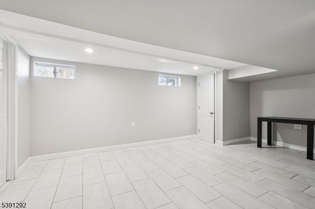 2 Michael Ct, Old Bridge Twp., NJ 08857