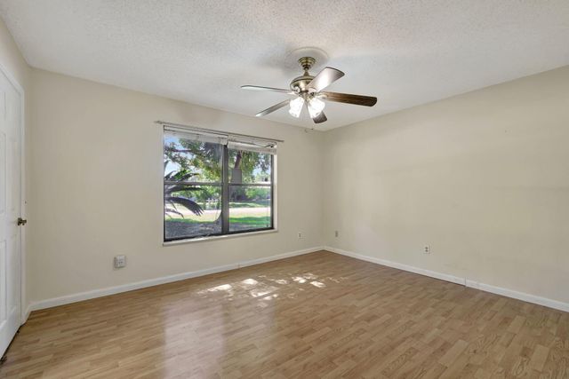 7902 Holopaw Avenue, Fort Pierce, FL 34951