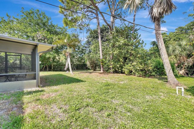 7902 Holopaw Avenue, Fort Pierce, FL 34951