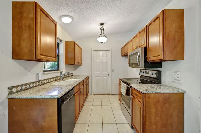 7902 Holopaw Avenue, Fort Pierce, FL 34951