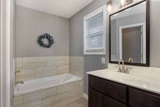 704 E Placer Mill Road, Nixa, MO 65714