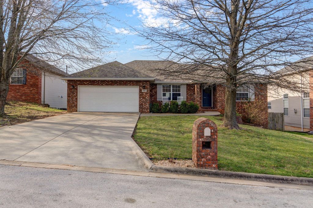 704 E Placer Mill Road, Nixa, MO 65714