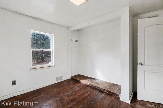 5160 Laur Road, North Branch, MI 48461