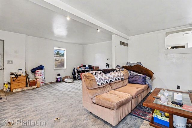 5160 Laur Road, North Branch, MI 48461