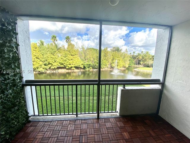 721 N Pine Island Rd 213, Plantation, FL 33324