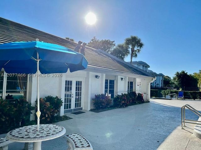 721 N Pine Island Rd 213, Plantation, FL 33324