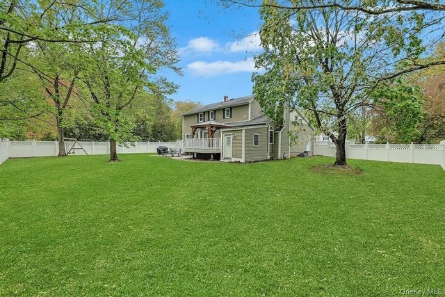6 Mendolia Court, Pearl River, NY 10965