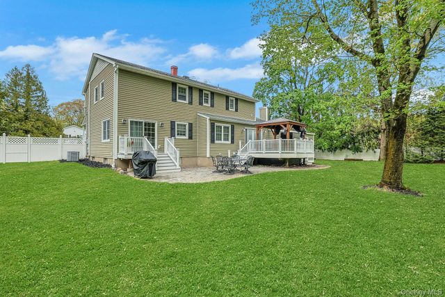 6 Mendolia Court, Pearl River, NY 10965