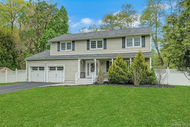 6 Mendolia Court, Pearl River, NY 10965