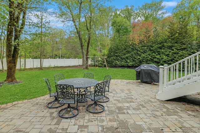 6 Mendolia Court, Pearl River, NY 10965