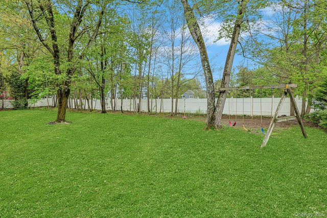 6 Mendolia Court, Pearl River, NY 10965