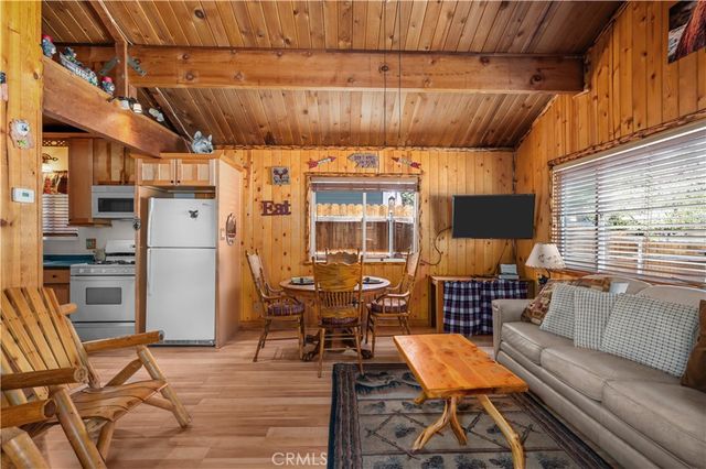 906 W Country Club Boulevard, Big Bear City, CA 92314