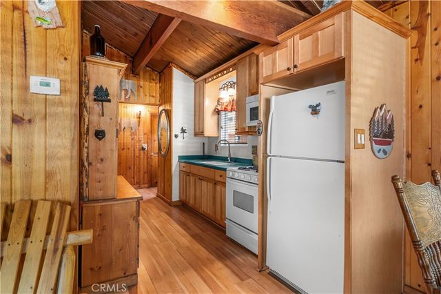 906 W Country Club Boulevard, Big Bear City, CA 92314