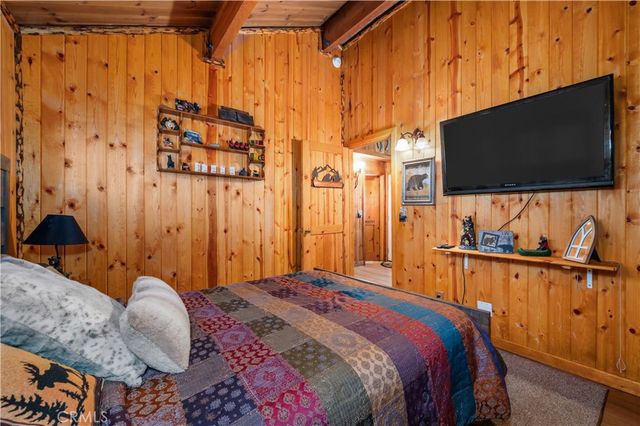 906 W Country Club Boulevard, Big Bear City, CA 92314