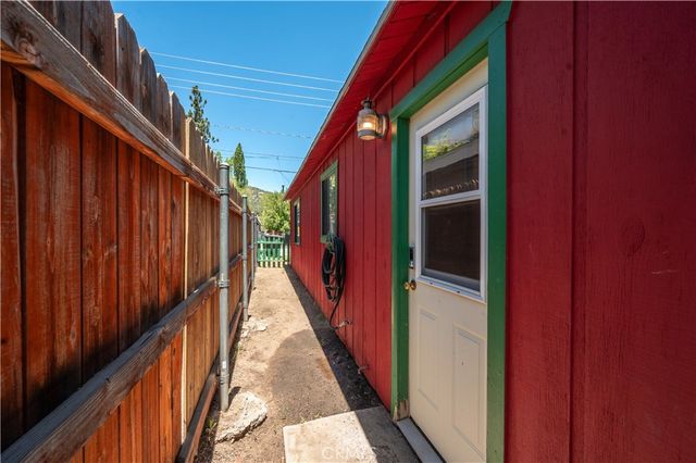 906 W Country Club Boulevard, Big Bear City, CA 92314