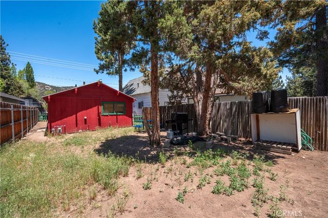 906 W Country Club Boulevard, Big Bear City, CA 92314