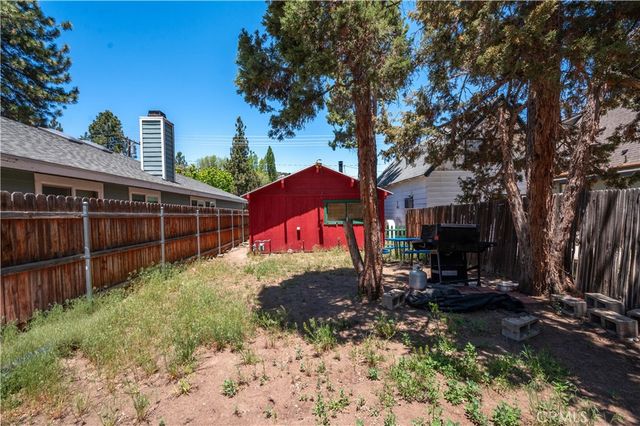 906 W Country Club Boulevard, Big Bear City, CA 92314