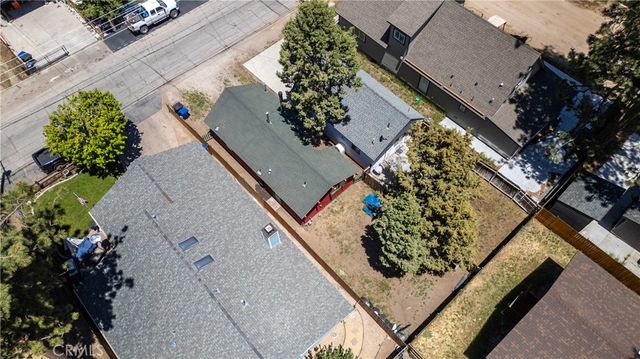 906 W Country Club Boulevard, Big Bear City, CA 92314