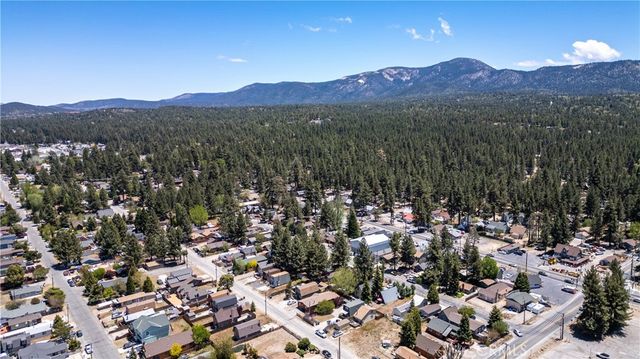 906 W Country Club Boulevard, Big Bear City, CA 92314