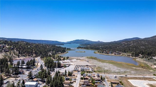 906 W Country Club Boulevard, Big Bear City, CA 92314