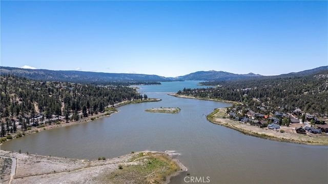 906 W Country Club Boulevard, Big Bear City, CA 92314