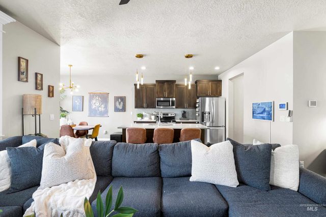 1905 N Chandra Ave, Meridian, ID 83646