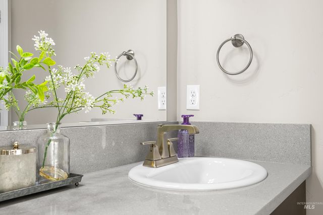 1905 N Chandra Ave, Meridian, ID 83646