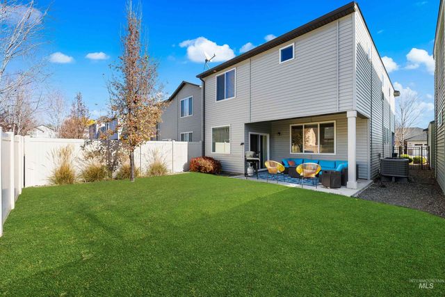 1905 N Chandra Ave, Meridian, ID 83646