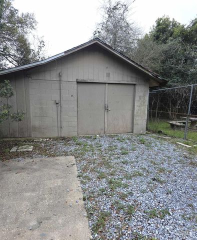 335 Vera St, Pensacola, FL 32514