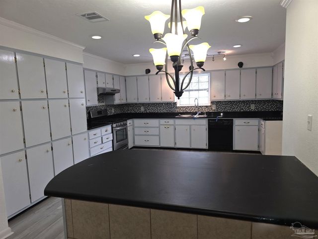 335 Vera St, Pensacola, FL 32514