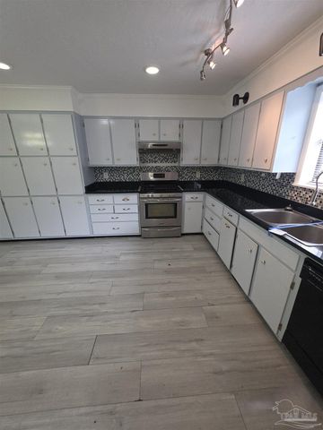 335 Vera St, Pensacola, FL 32514