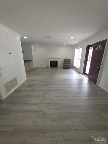 335 Vera St, Pensacola, FL 32514