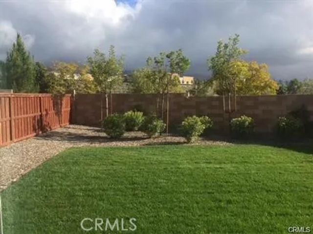 855 Madison Ct, Upland, CA 91784