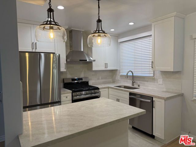 4125 W Toluca Lake Avenue, Burbank, CA 91505