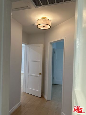 4125 W Toluca Lake Avenue, Burbank, CA 91505