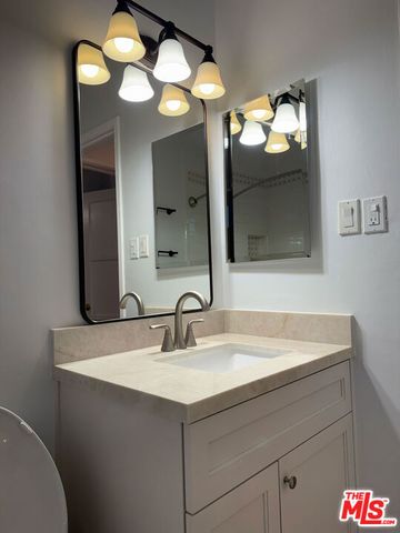 4125 W Toluca Lake Avenue, Burbank, CA 91505